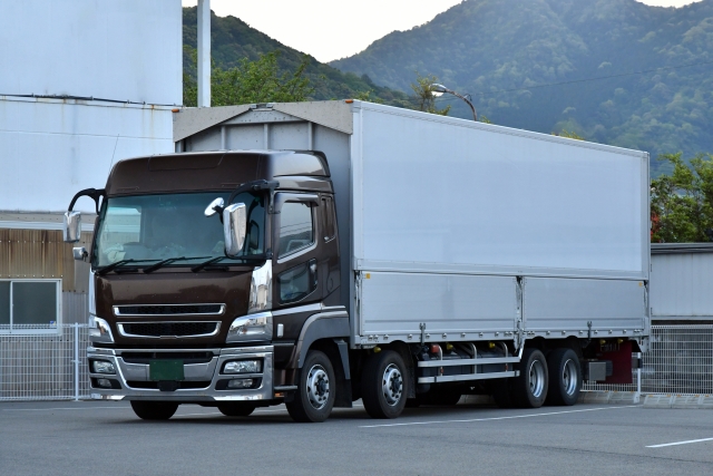 大型トラックの寸法は 分類基準と荷台をはみ出す荷物の運搬方法 トラック買取の一括査定王